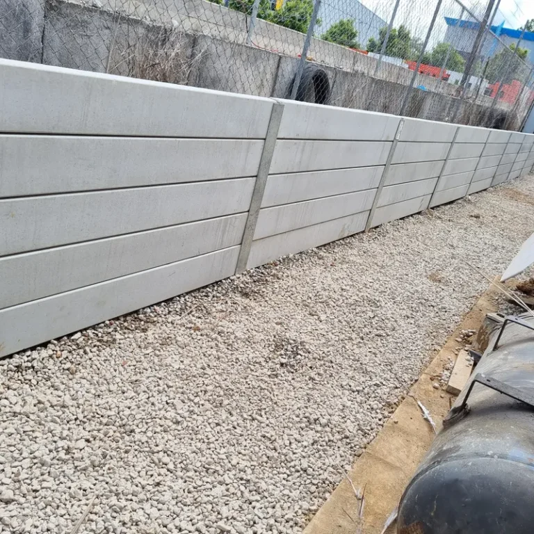 Hardwood retaining wall